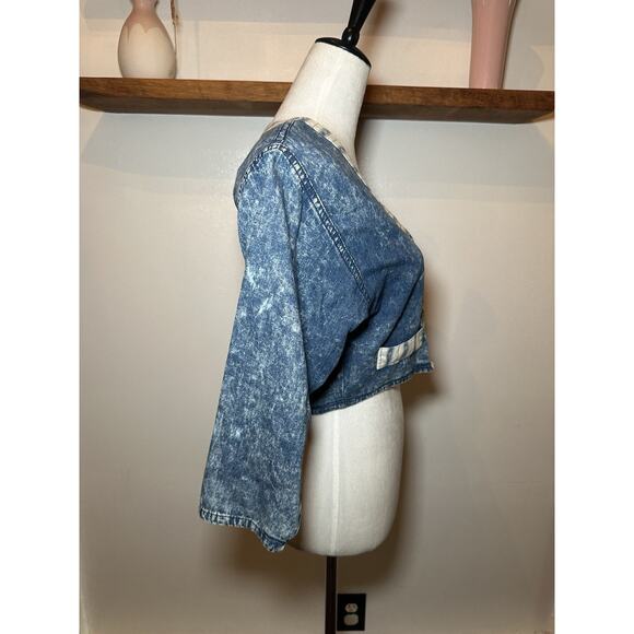 Vintage SWITCH USA Acid Wash Cropped Blue Denim Jacket Size Medium Fitted - Picture 8 of 10